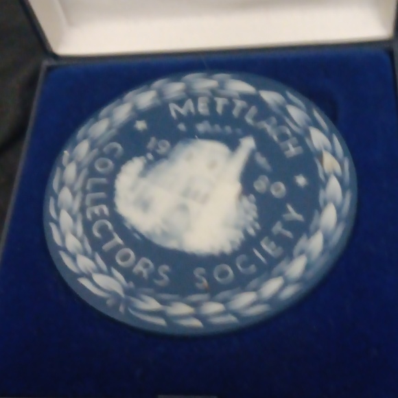 Vintage 1980 Mettlach Collectors Society Coin - Picture 2 of 4